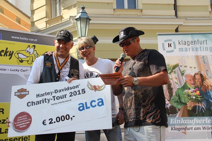 Scheck&uuml;bergabe 2015-2a-k1.jpg